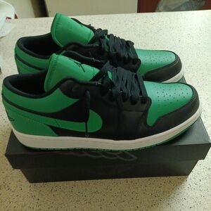 Men's Jordan Retro 1 low (Brand New)